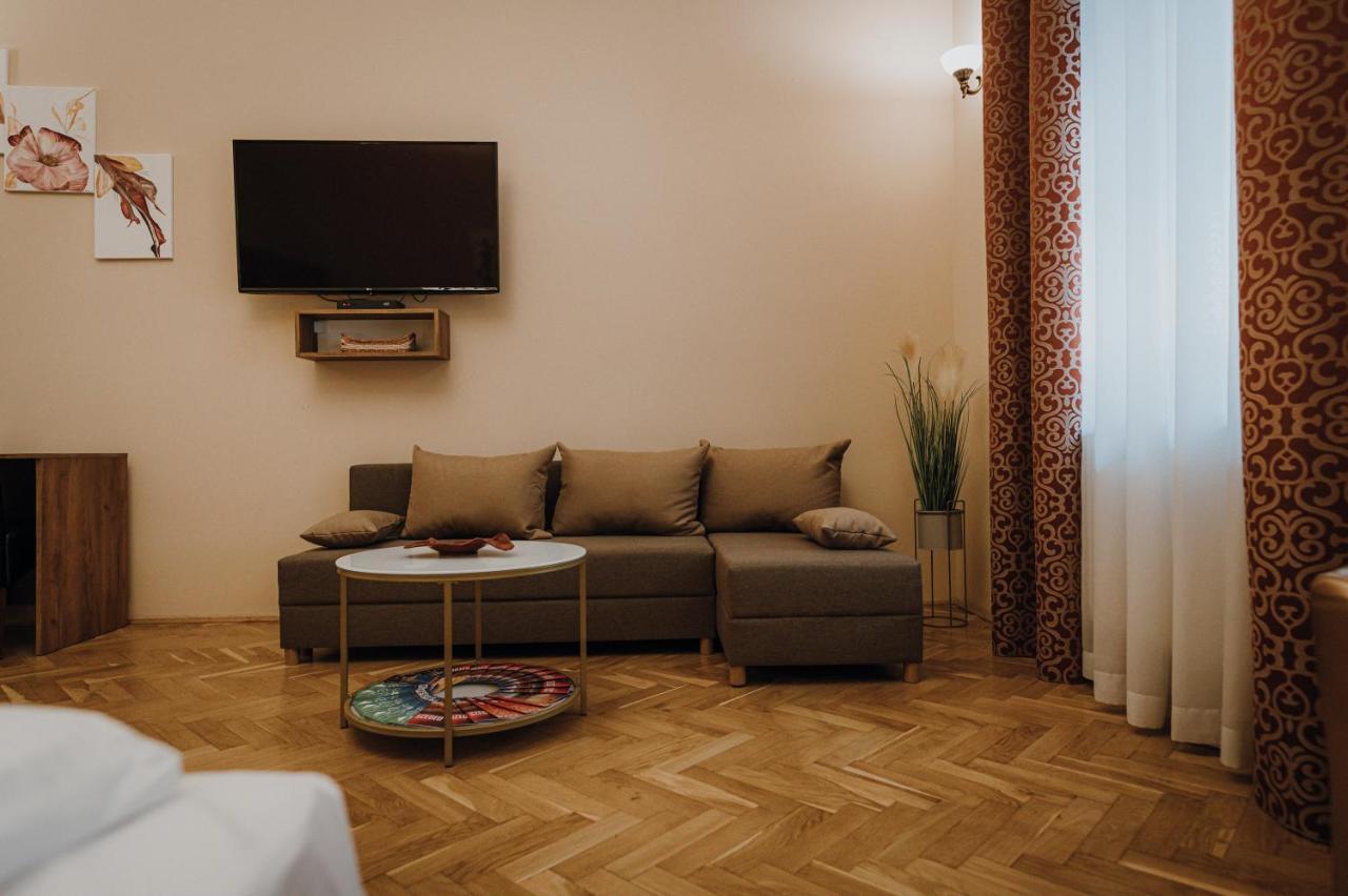 Dózsa Apartman Szeged Exterior foto